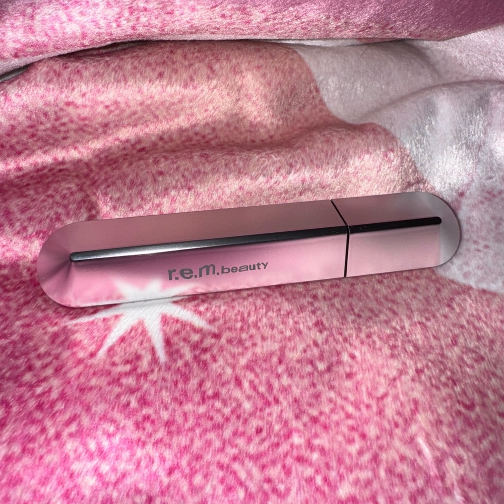 SOLD r.e.m. beauty flourishing lengthening mascara